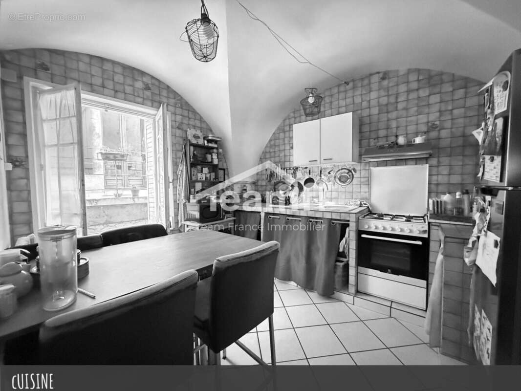 Maison à LES MARTRES-DE-VEYRE