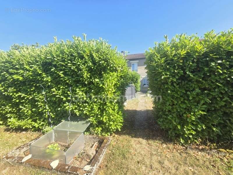 Maison rénovée à vendre 4 chambres, jardin, piscine et dépendance à BRAS SUR MEUSE - photo 13