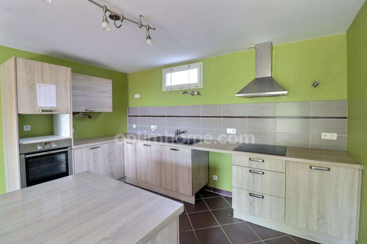 VALLONS-DE-L'ERDRE – Maison familiale T7 (126 m²) au calme : Énergie auto-financée et vie à pied ! - photo 10