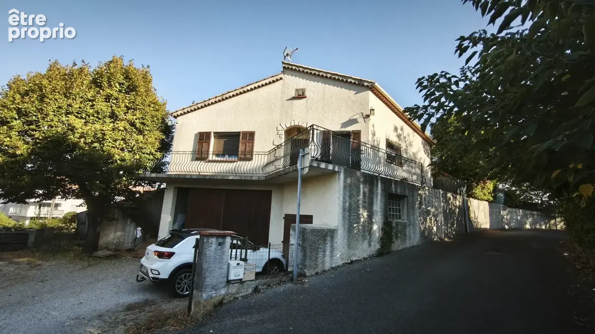 Villa avec 2 appartements + grand garage/ateliers - photo 1