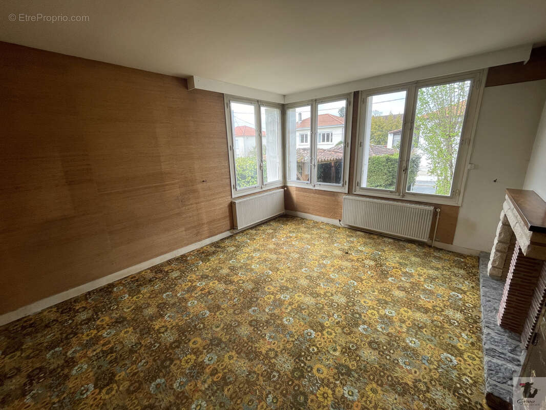 Maison   Quartier Hôpital, secteur très recherché, - photo 5