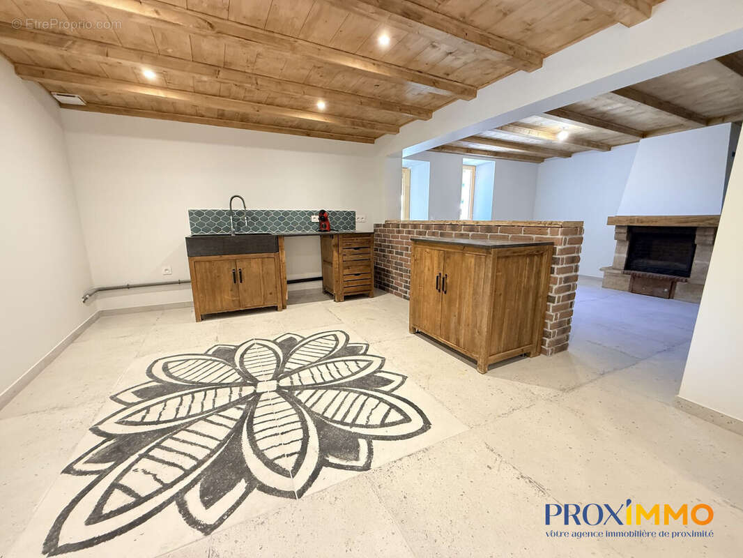 Maison 117 m² à Pommiers-La-Placette  - photo 2