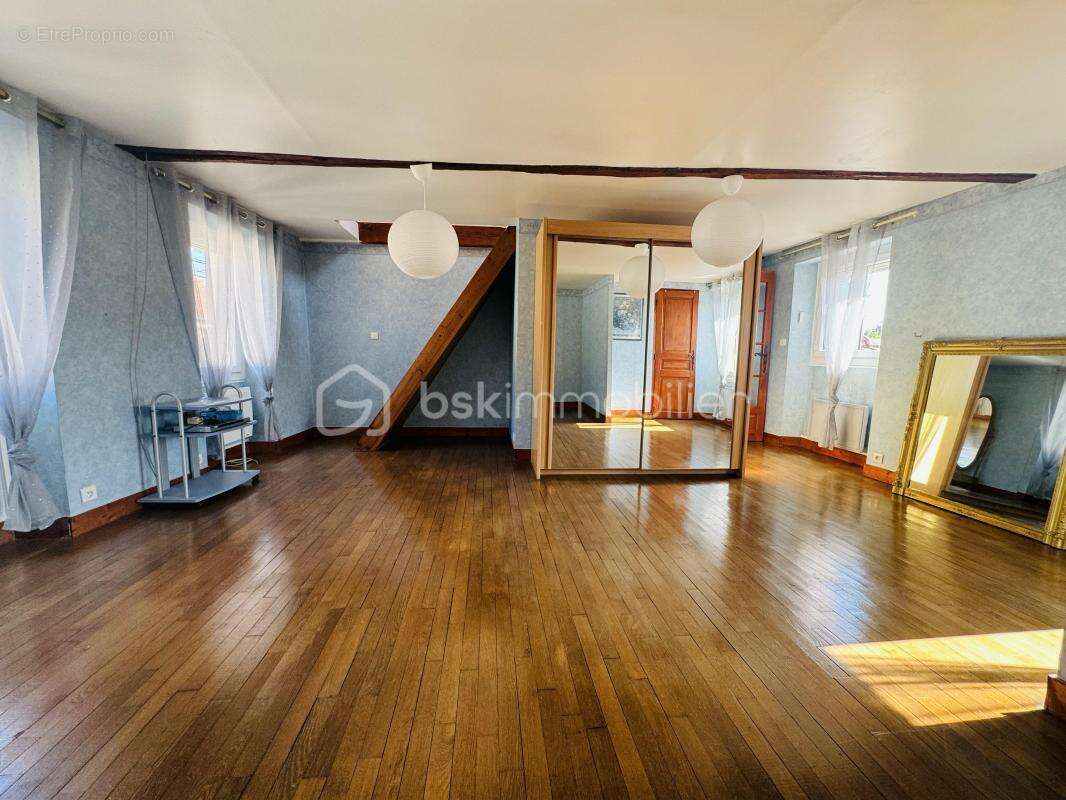 Maison à OZOUER-LE-VOULGIS