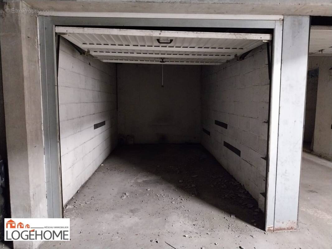 Parking à MONS-EN-BAROEUL