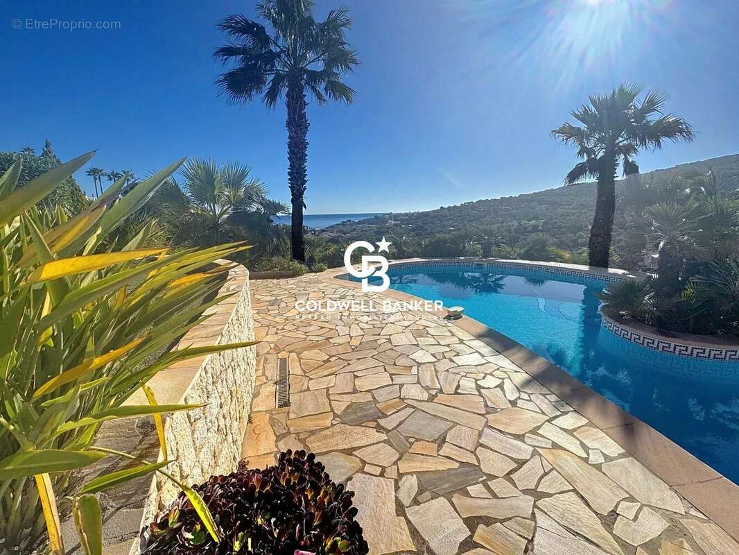 Maison à LES ISSAMBRES