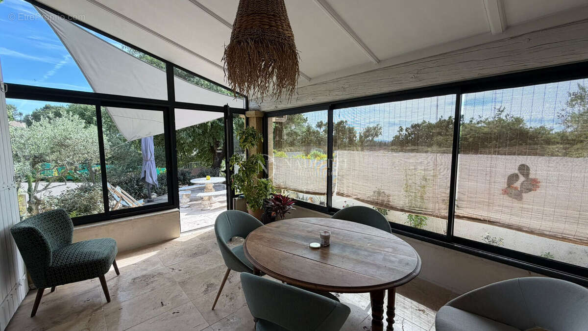 Propriété de 190 m² avec appartement indépendant, piscine et prestations haut de gamme - photo 3