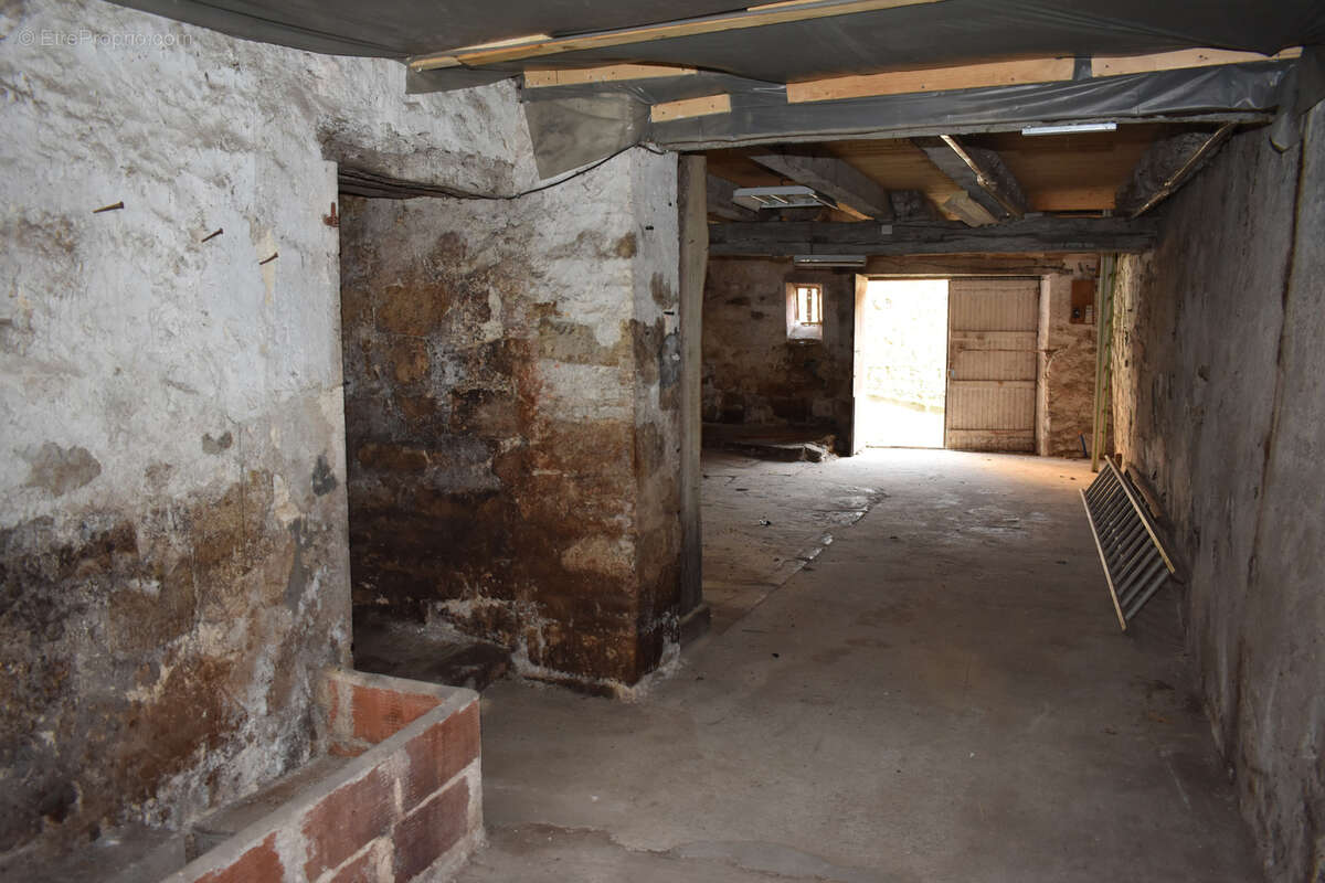 Parking à BAGAT-EN-QUERCY