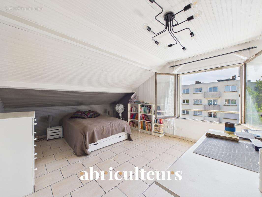 Clamart : Maison familiale lumineuse, 4 chambres, jardin, dépendance et fort potentiel - photo 15