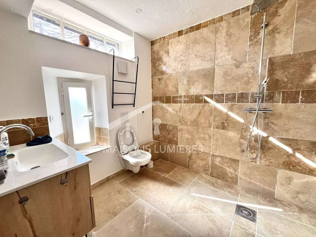 Maison à SAINT-SATURNIN-LES-APT