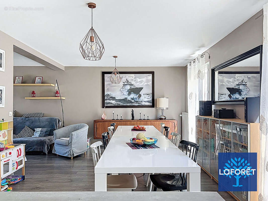 Maison à FONTENAY-LE-VICOMTE