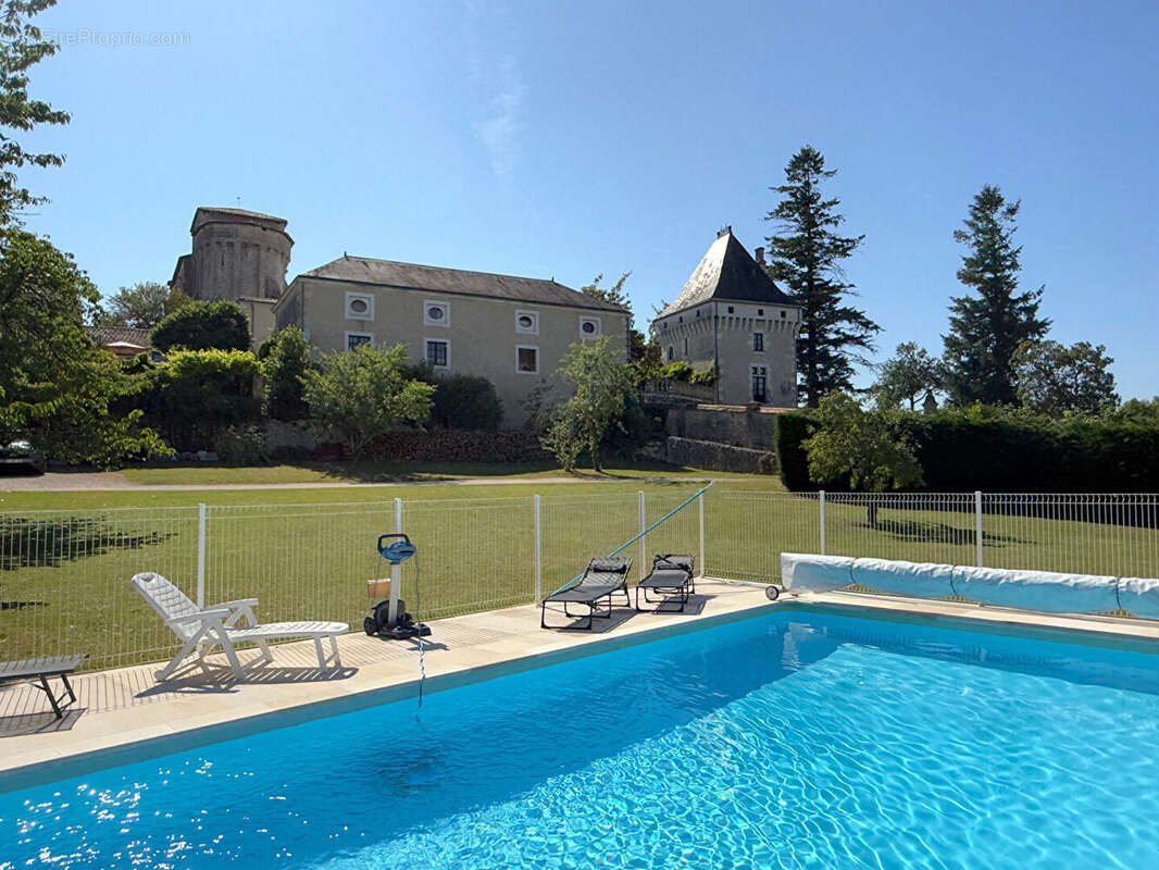 Maison à CHARRAS