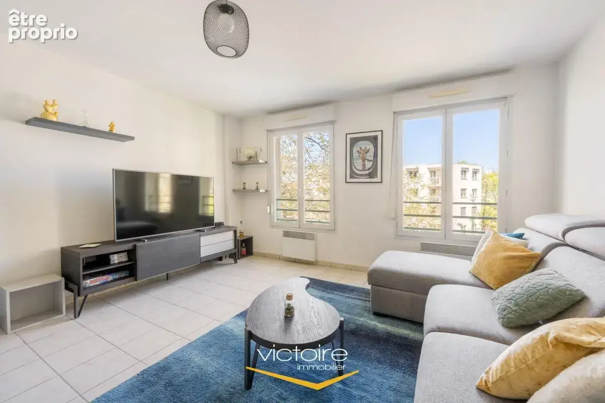 Studio au dernier étage avec ascenseur - Montchat - photo 3