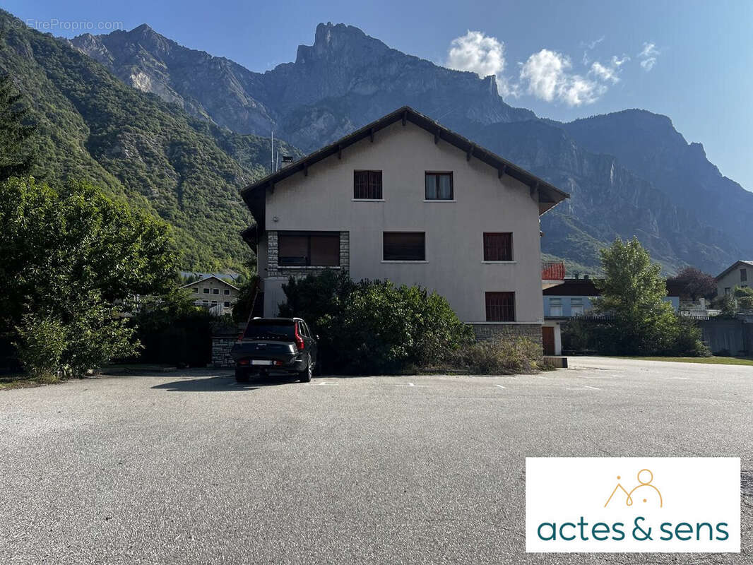 Appartement à SAINT-JULIEN-MONT-DENIS