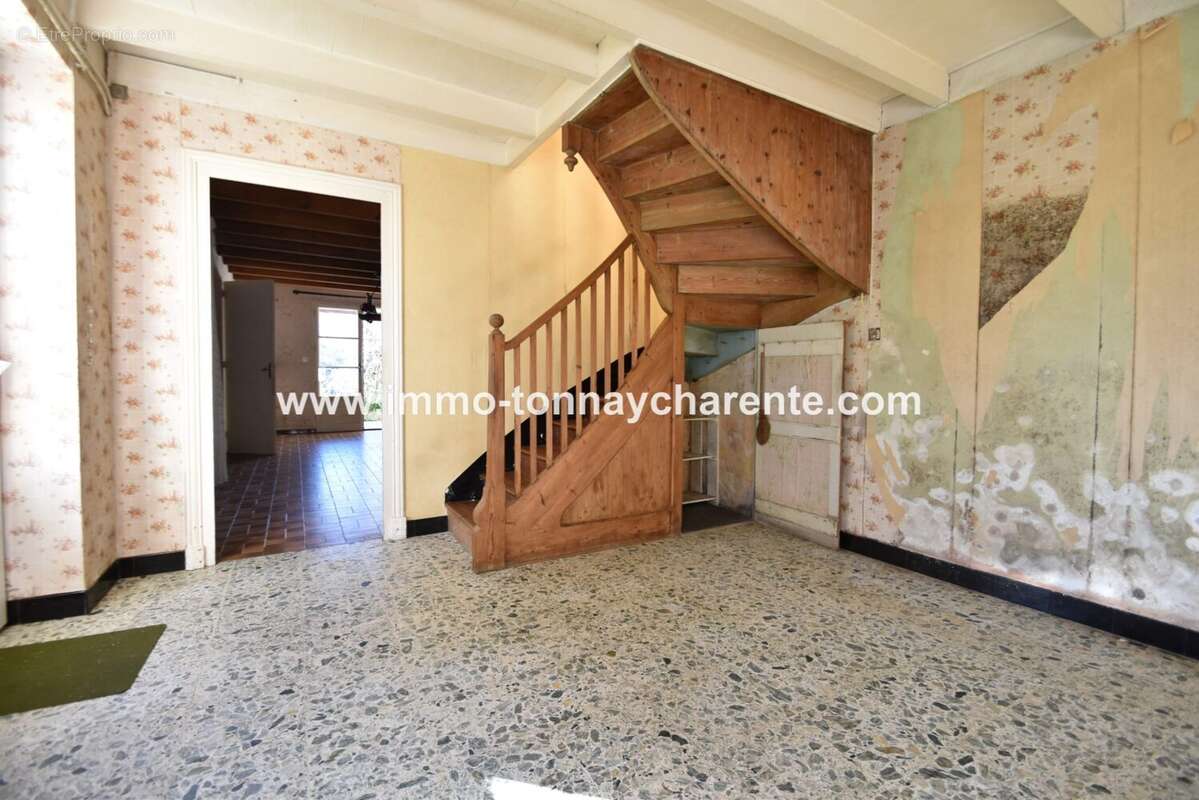 Maison 93 m² à Tonnay-Charente  - photo 3