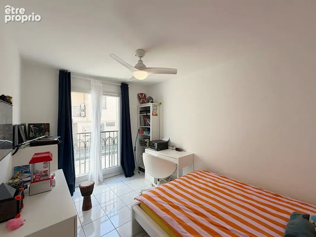 Hyères centre ville - Appartement de type 3 - Résidence récente - Garage - photo 5