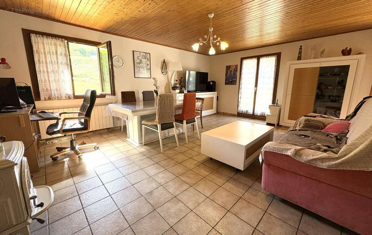 Maison à GRUFFY