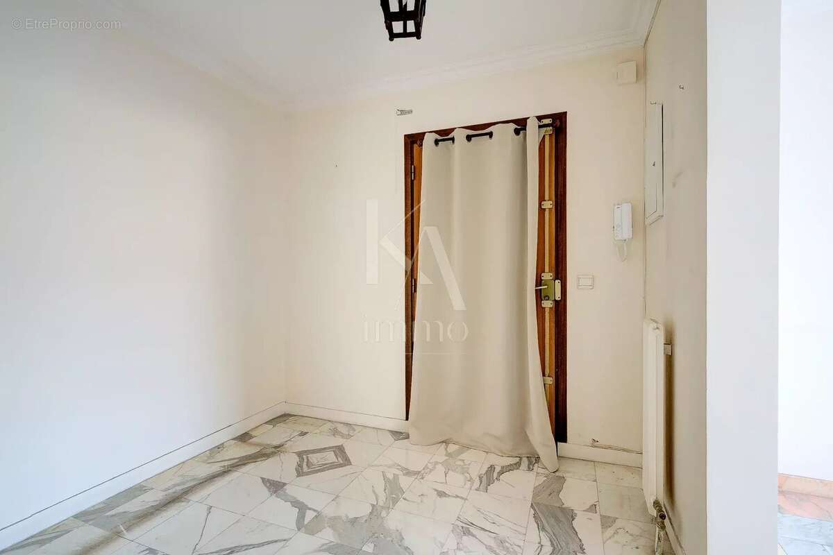 Commerce à SURESNES