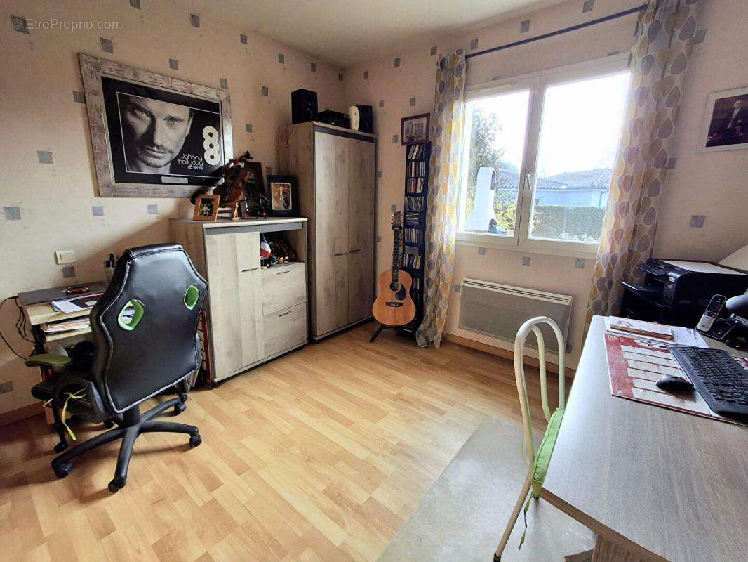 Maison à SAINT-CHRISTOLY-DE-BLAYE