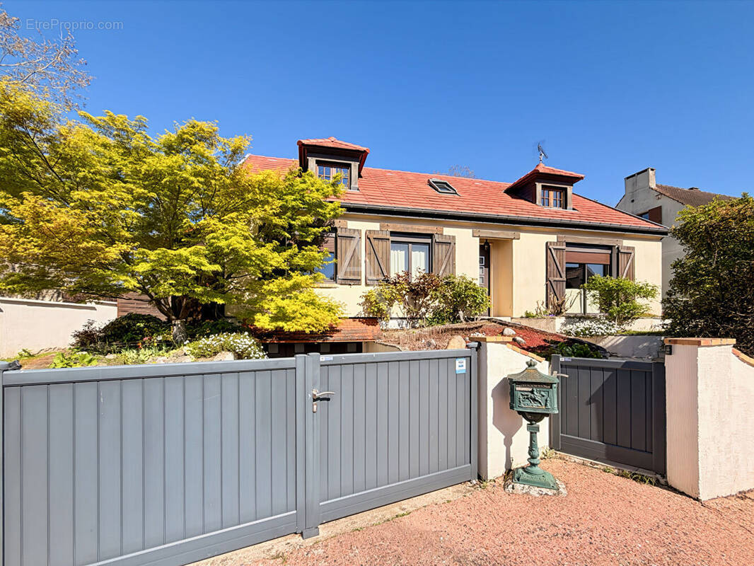 Maison à NEUVILLE-SUR-OISE