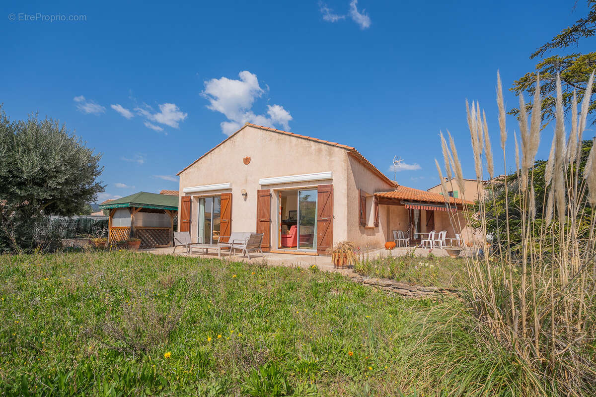 Maison à SAINT-CYR-SUR-MER