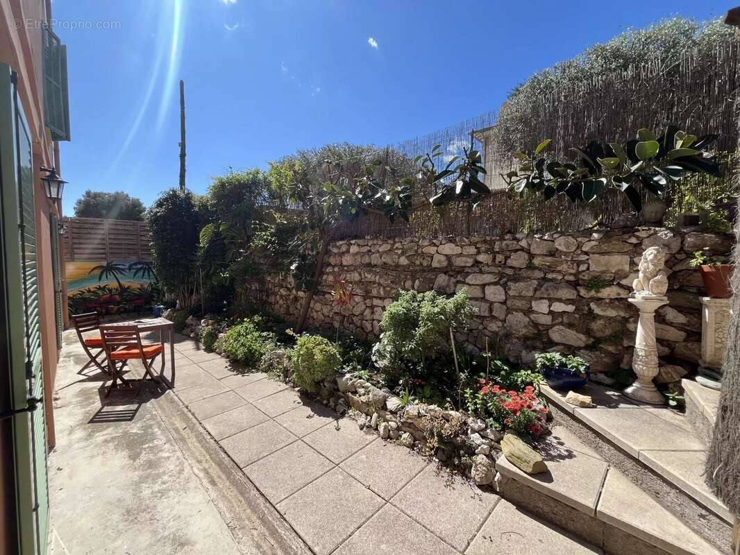 Appartement à EZE
