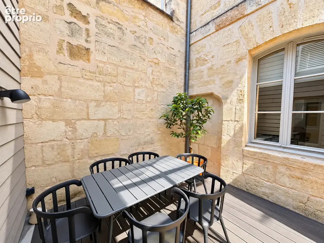 Magnifique appartement rénové avec patio en plein coeur des Chartrons à Bordeaux - 97 m2 - 3 chambres - photo 4