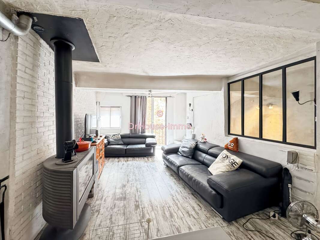 Maison 130 m² à Le Val  - photo 3