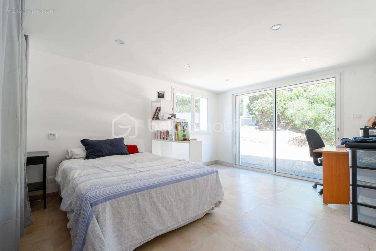 Appartement à SIX-FOURS-LES-PLAGES