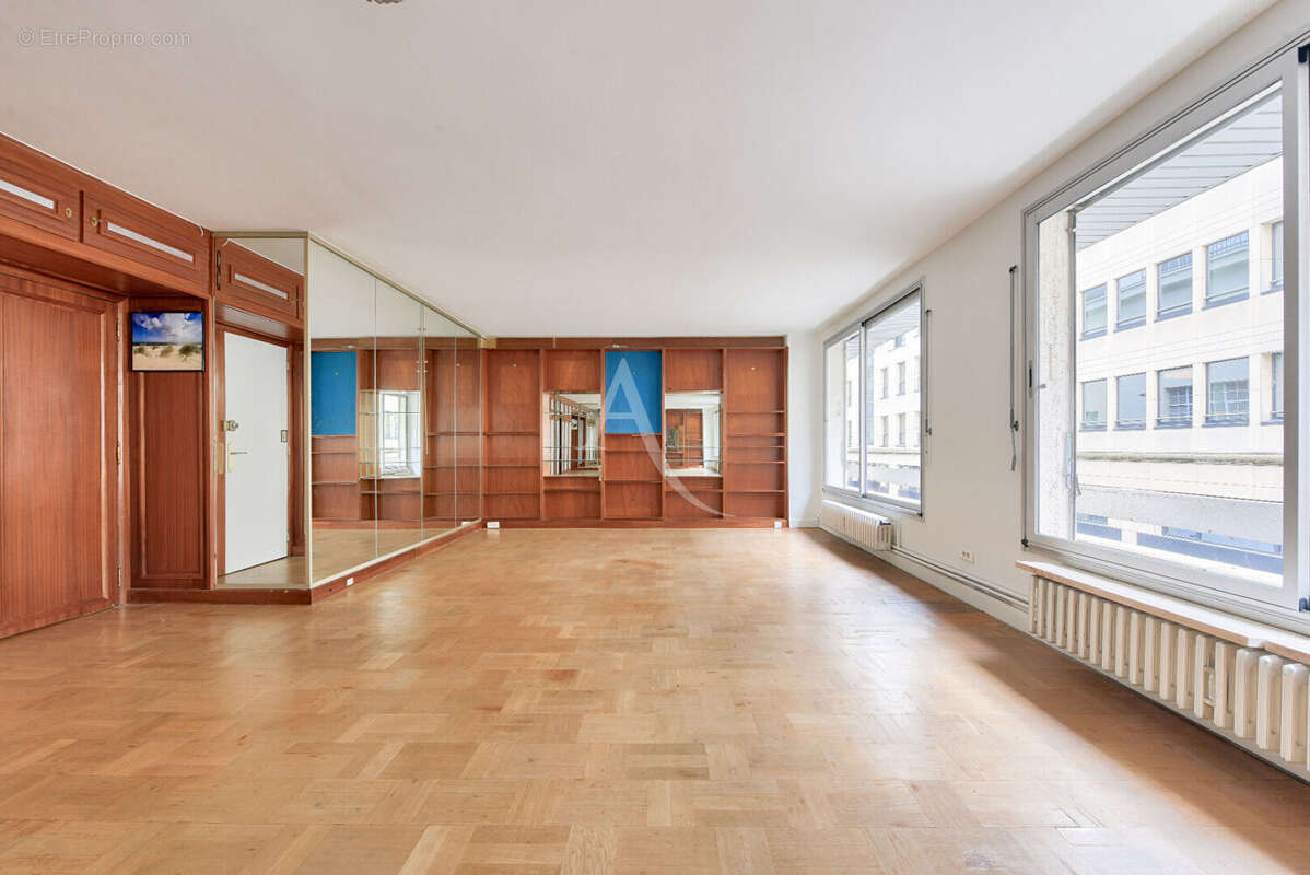 Appartement à PARIS-7E