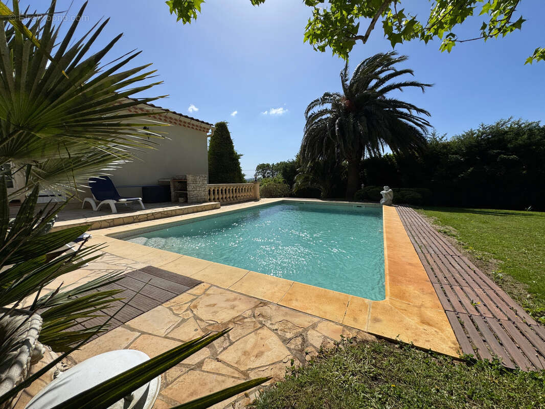 Maison à LAUDUN-L'ARDOISE