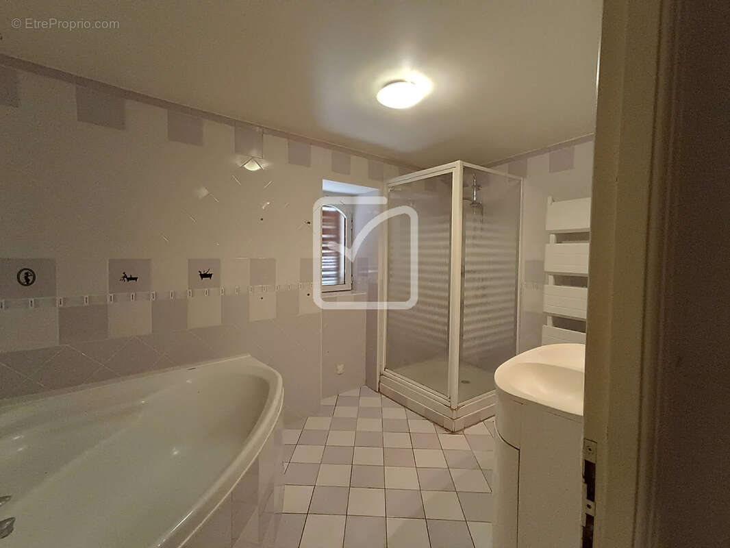 Maison de caractère  d'environ 169 m2 avec piscine - photo 10