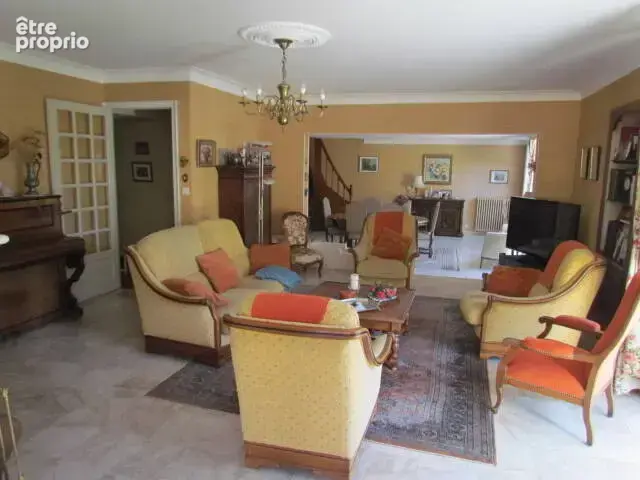 Au cœur du bourg de la Meilleraye de Bretagne, Belle propriété familiale de 200 m² - photo 5
