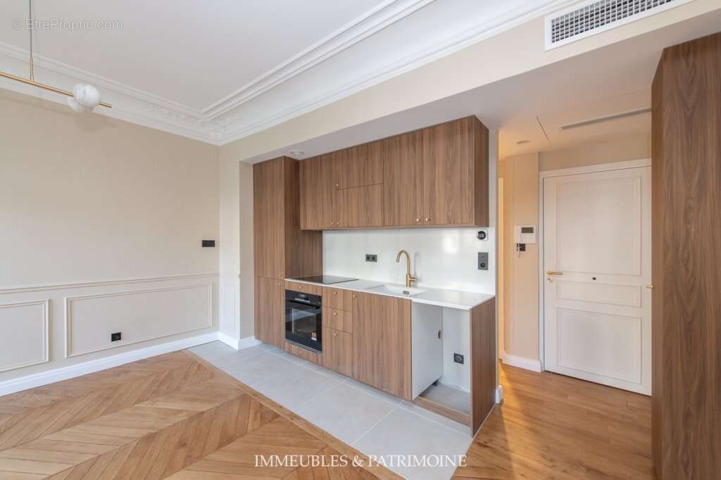 Appartement à PARIS-8E