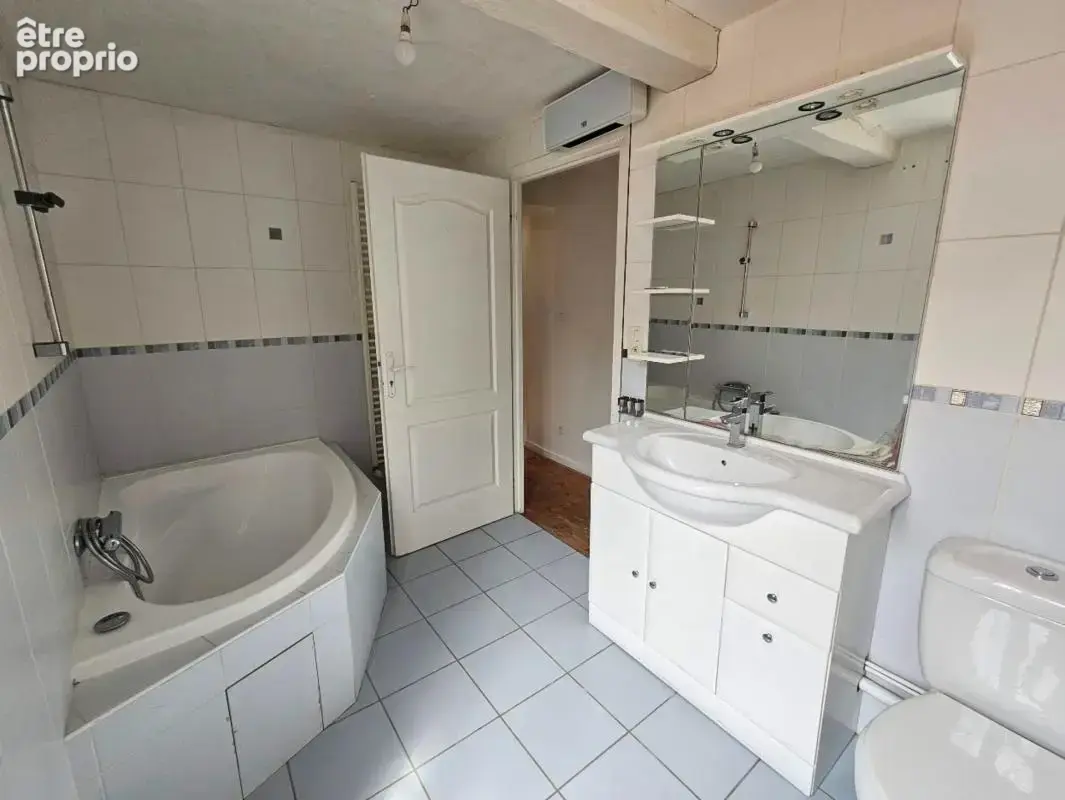 Maison 176 m² habitables - jardin - cour - grange  CHAURIAT (63) - photo 22