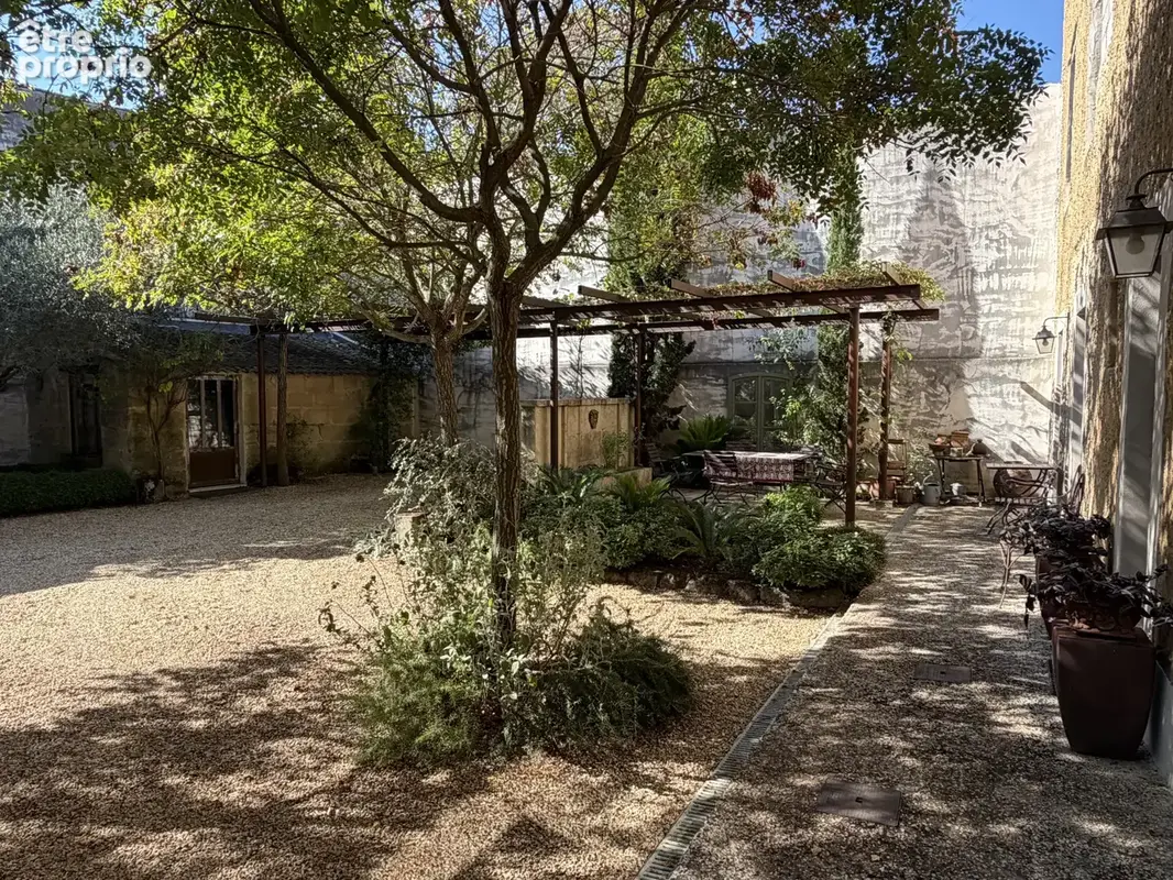 Mas de 215m2 restauré avec terrain et piscine. - photo 28