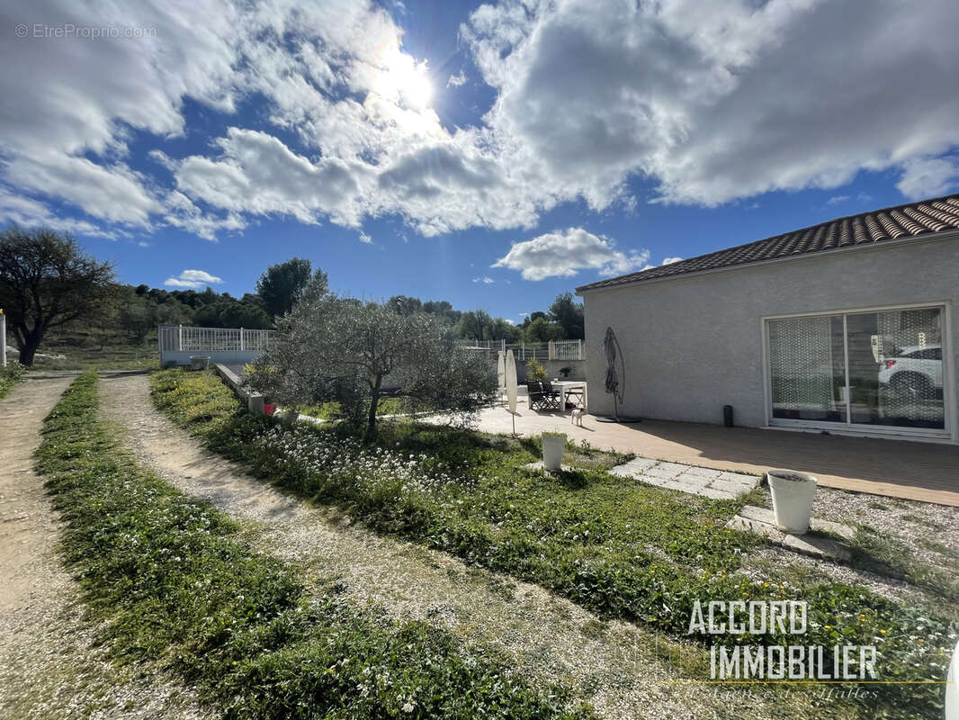 Maison à NISSAN-LEZ-ENSERUNE