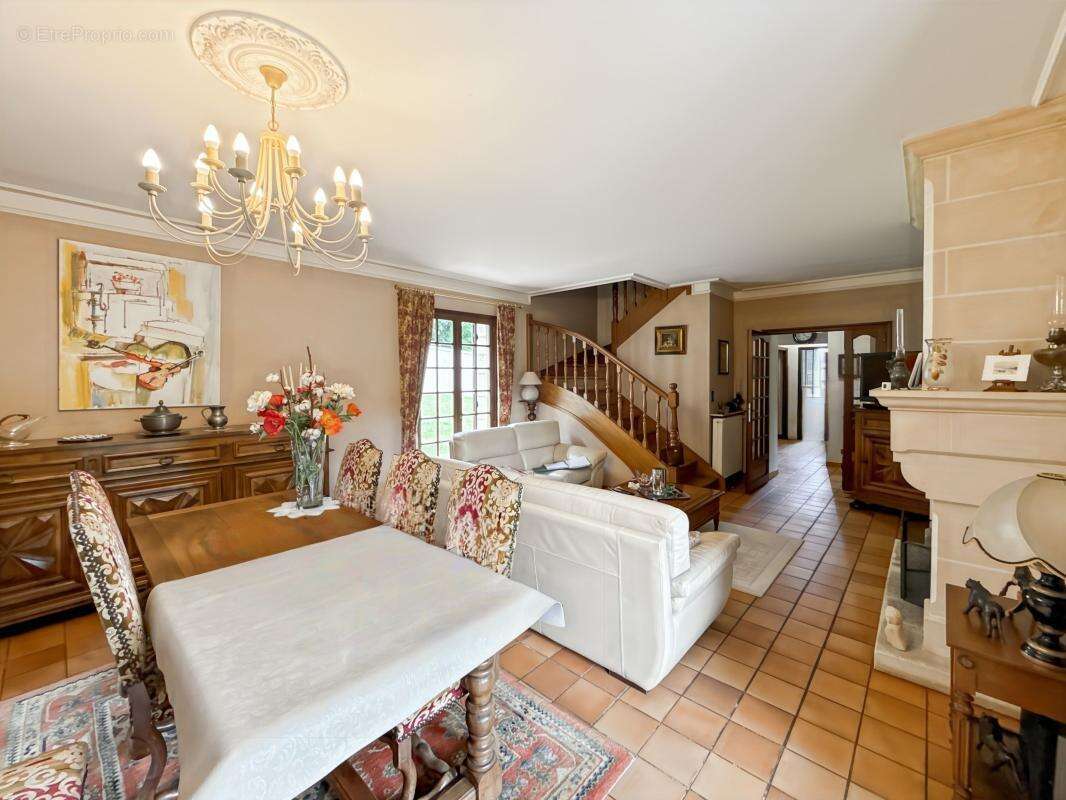 Maison à NOTRE-DAME-DE-SANILHAC