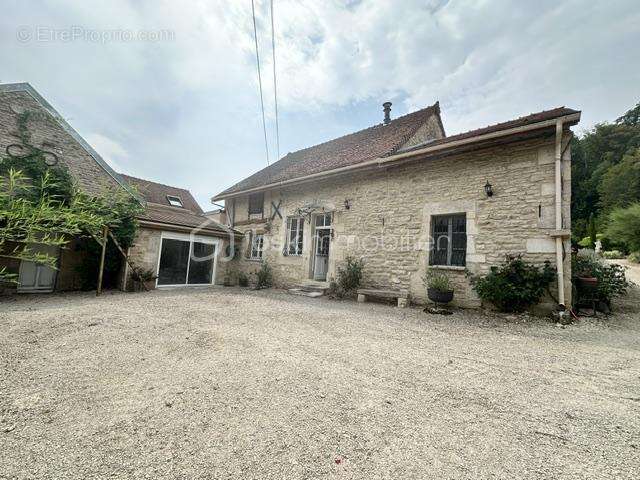 Maison de village - 140 m2 - photo 19