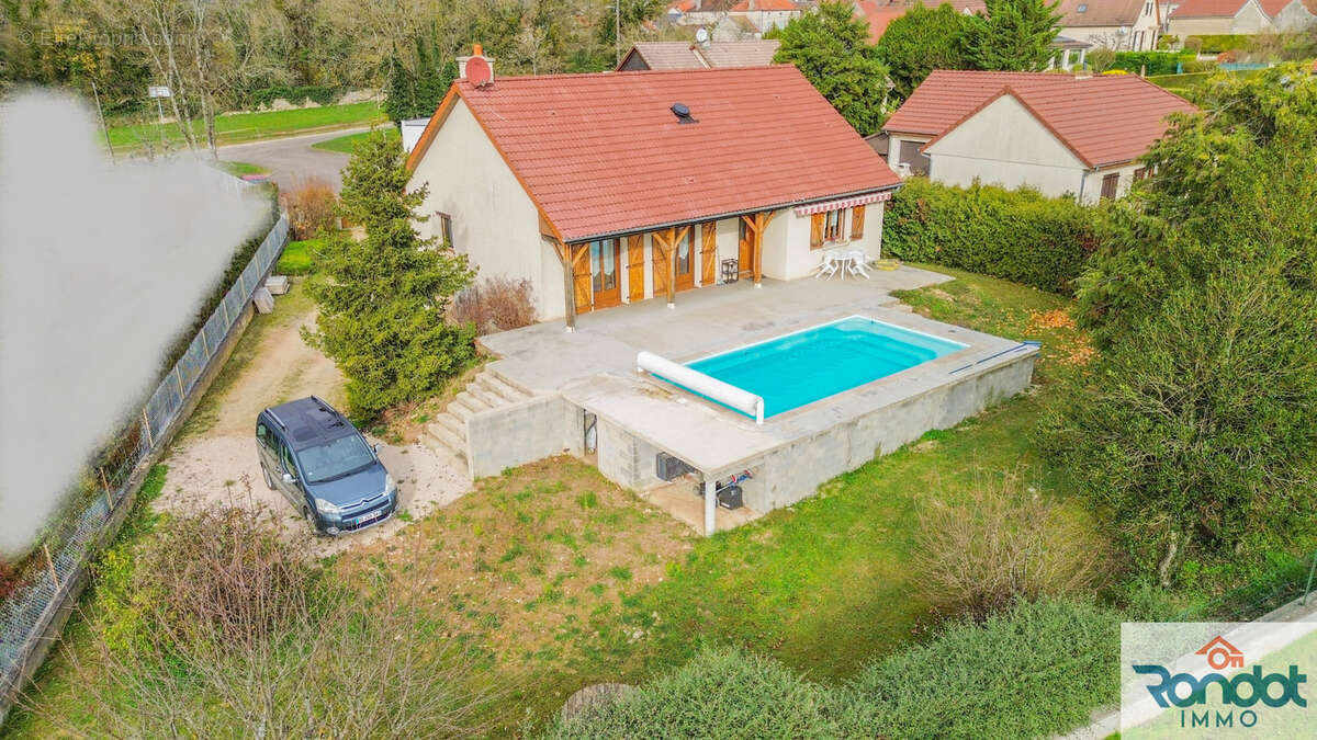 Maison à CRECEY-SUR-TILLE
