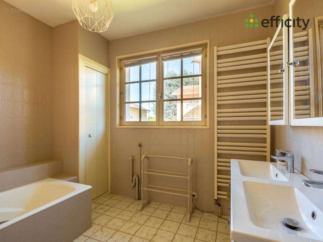 Maison 162 m² à Genas  - photo 6