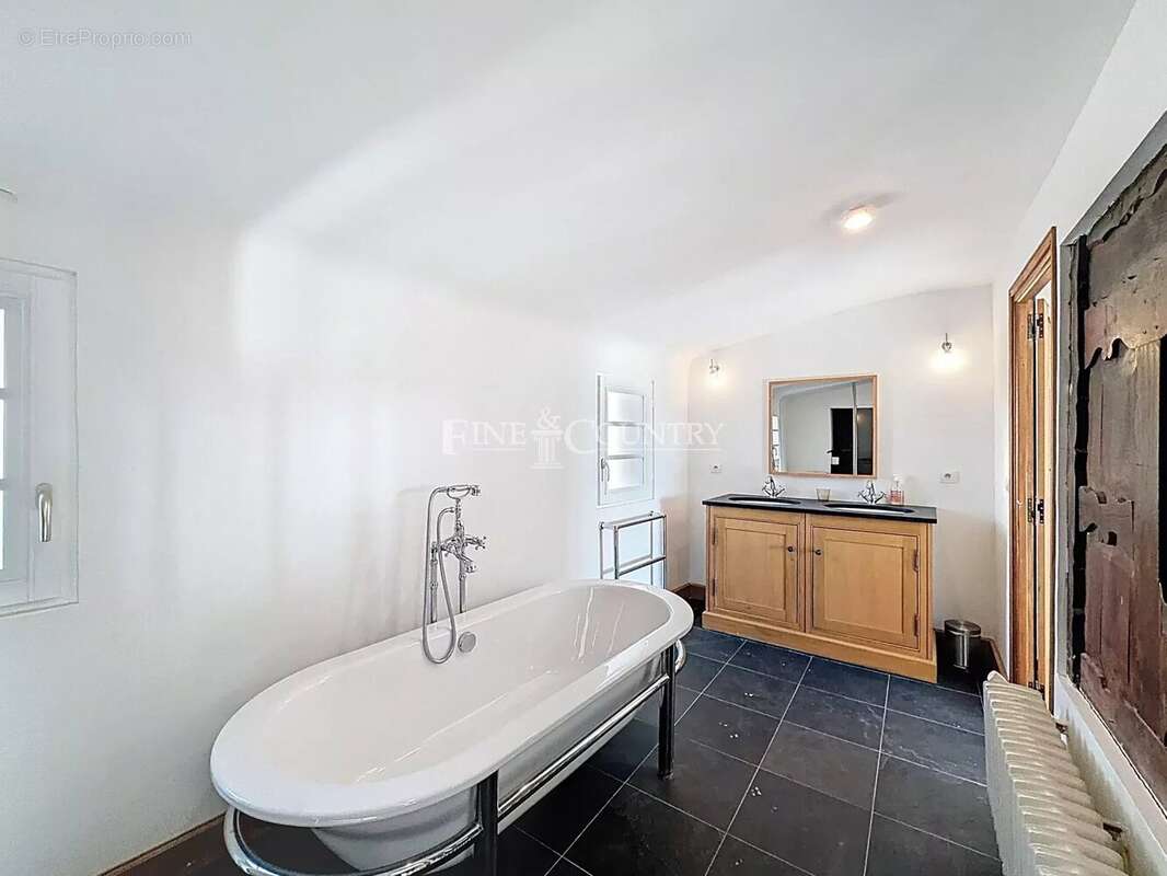 Maison à SAINT-CEZAIRE-SUR-SIAGNE