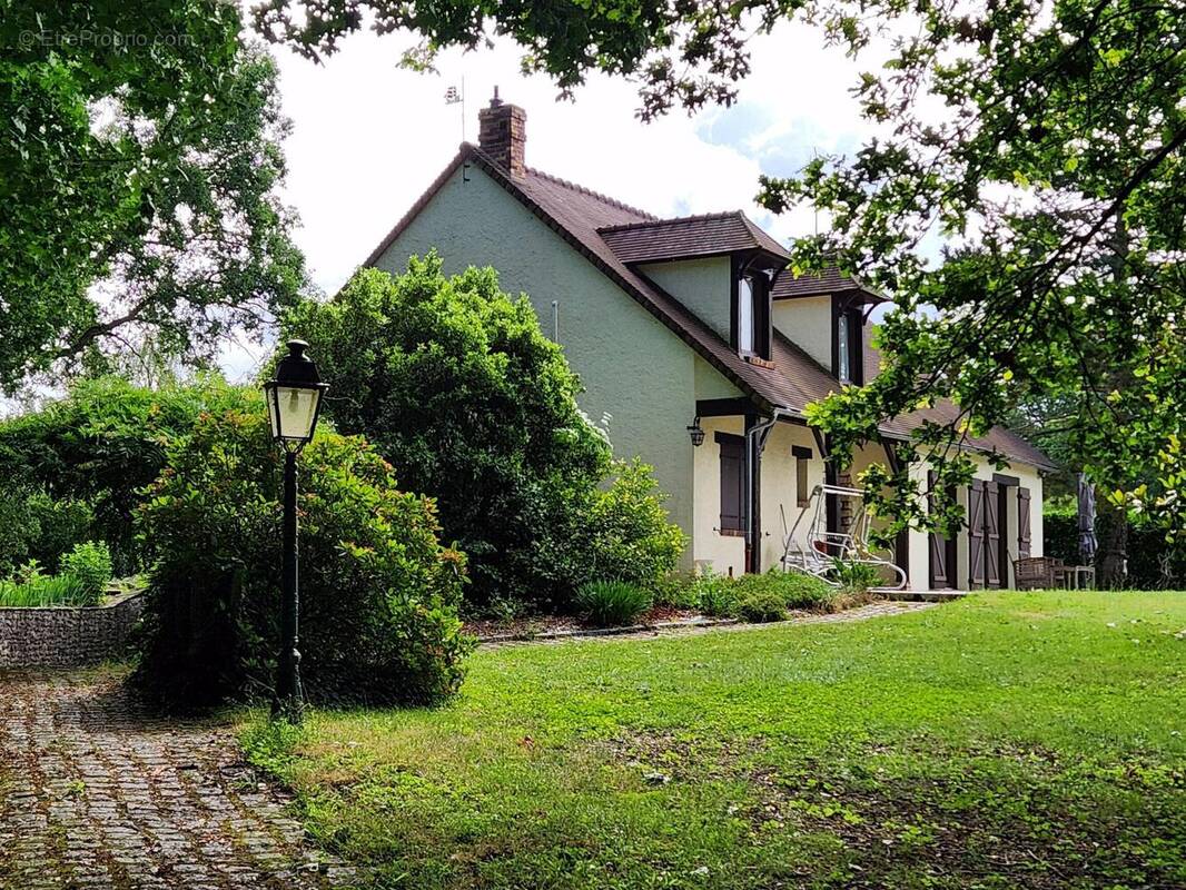 Photo 1 - Maison à HOUDAN