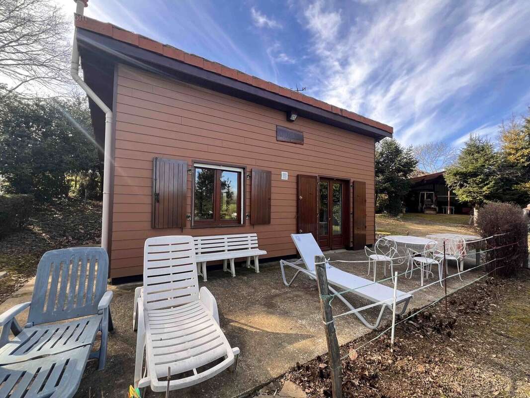 Terrain à CHASSENEUIL-SUR-BONNIEURE