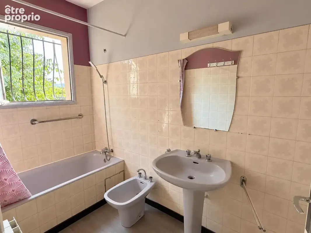 villa plain pied de 85 m2 a rénover sur 1076 m2  de terrain - photo 10