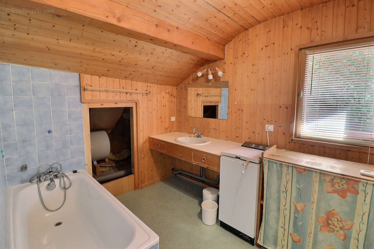 Appartement offrant de beaux volumes et un intéressant potentiel d’aménagement. - photo 8