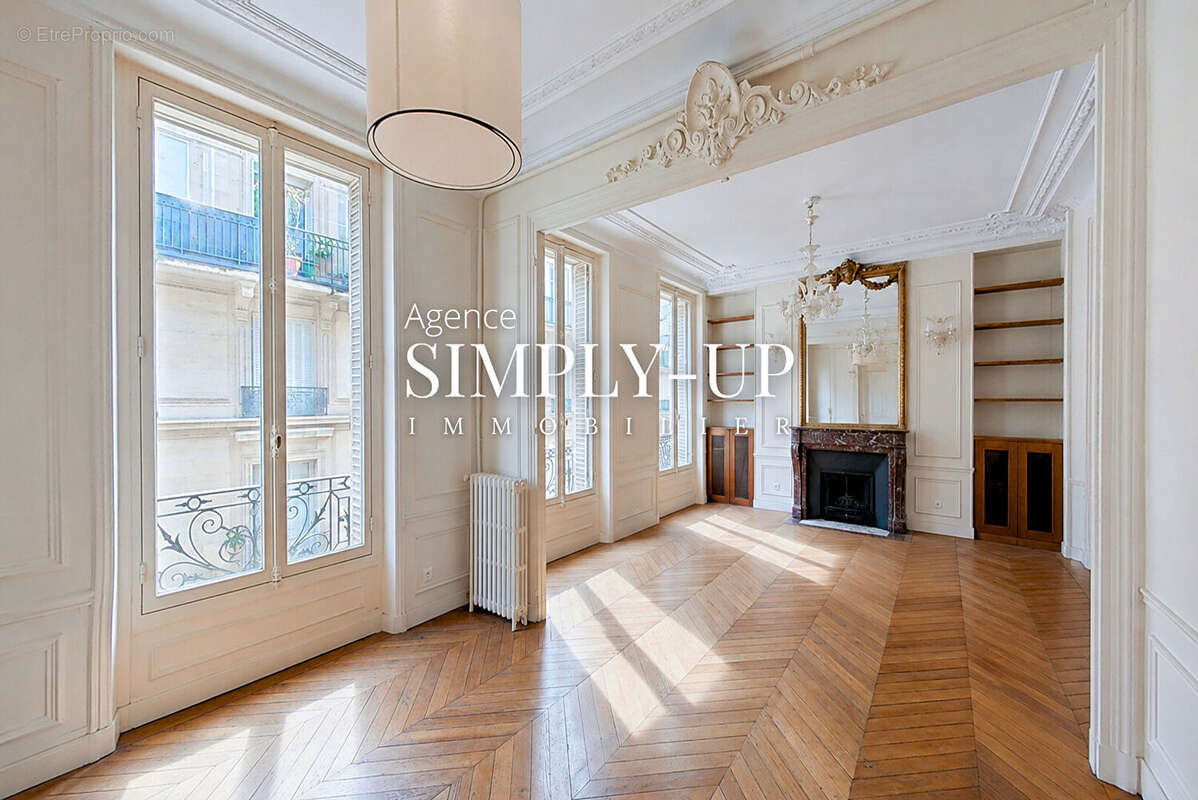 Appartement à PARIS-8E