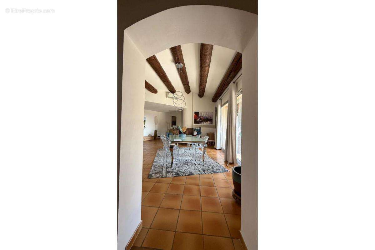 Maison à LA FARE-LES-OLIVIERS