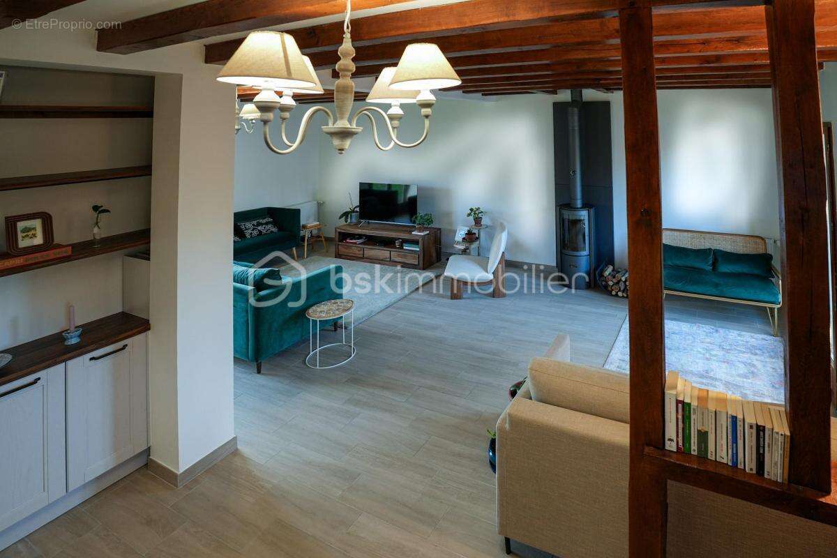 Maison à MONTEVRAIN