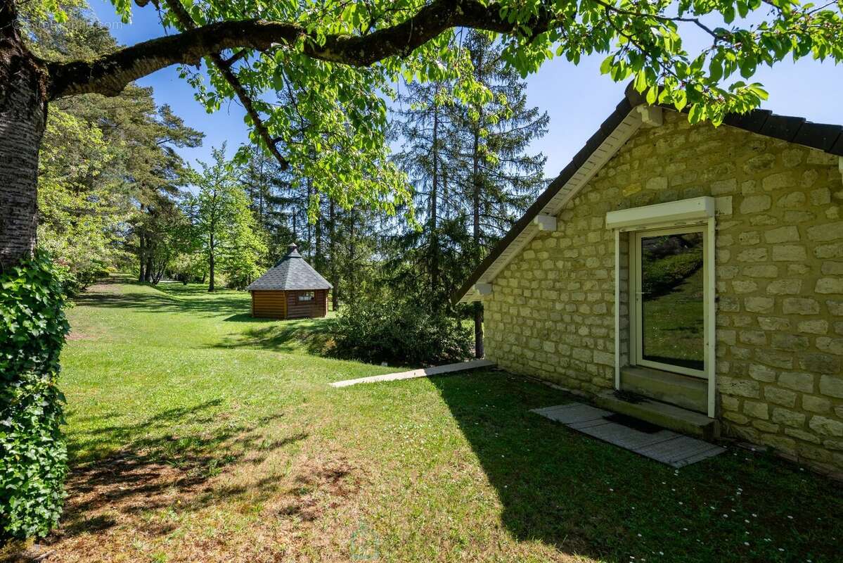 Voici une propriété au calme et à proximité de tout ! - photo 7