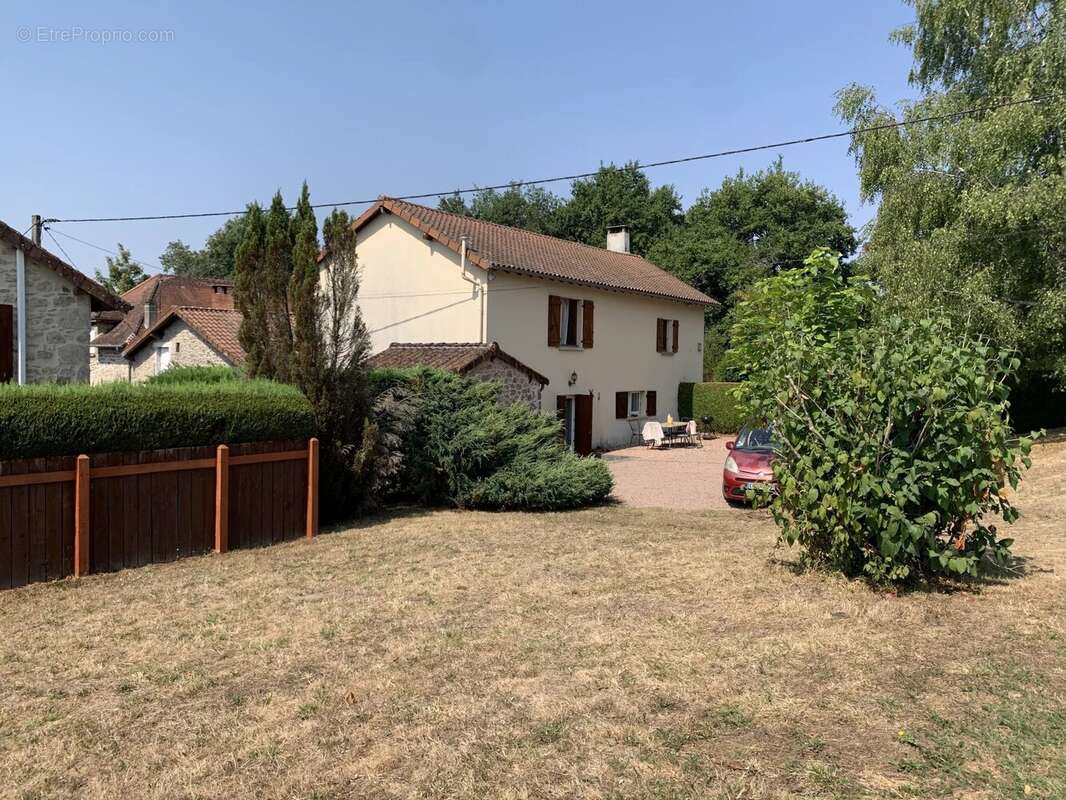 Maison à SAINT-SAUD-LACOUSSIERE